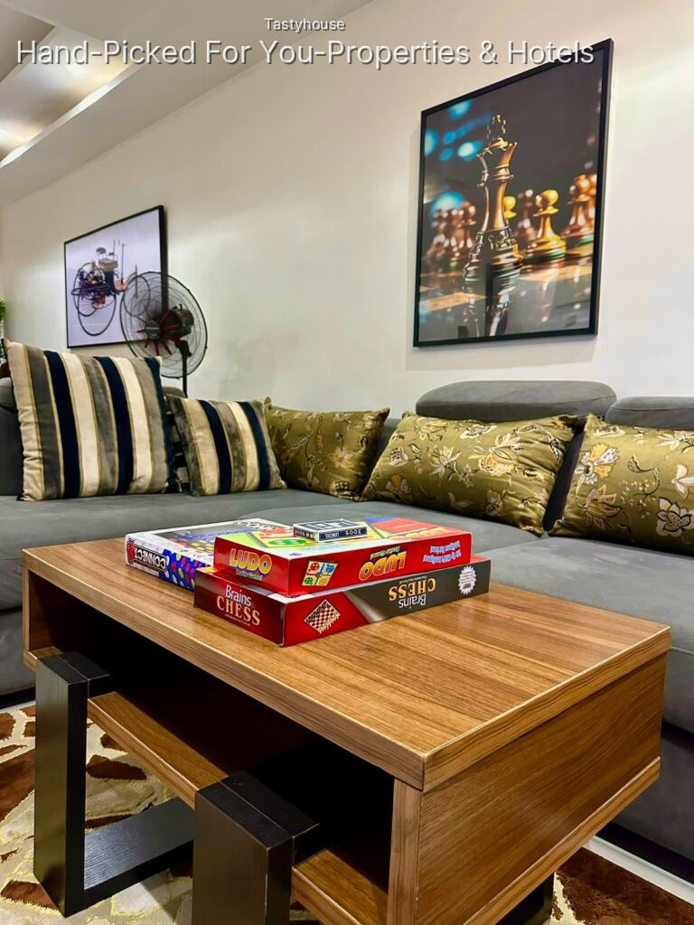 LUXURY 3-BEDROOM APARTMENT