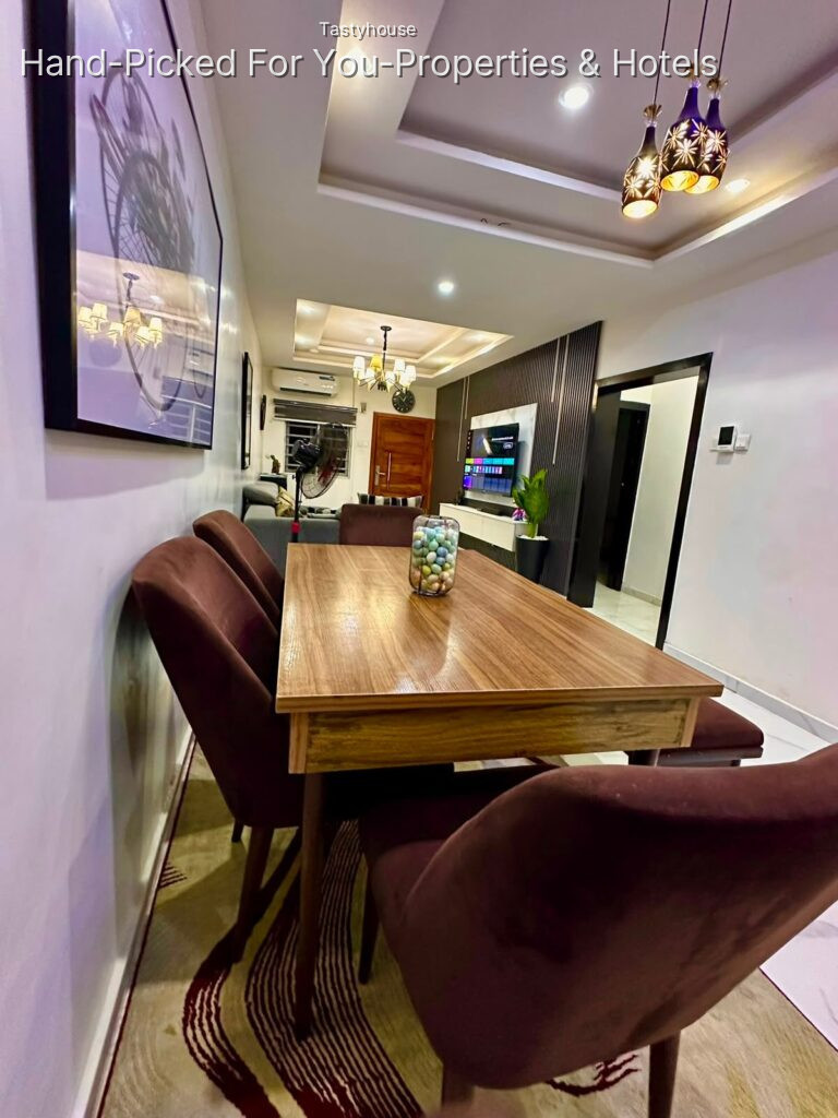 LUXURY 3-BEDROOM APARTMENT