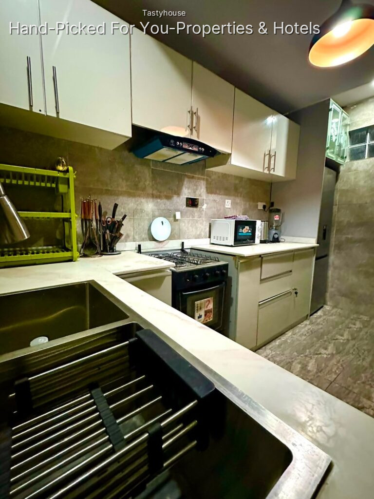 LUXURY 3-BEDROOM APARTMENT