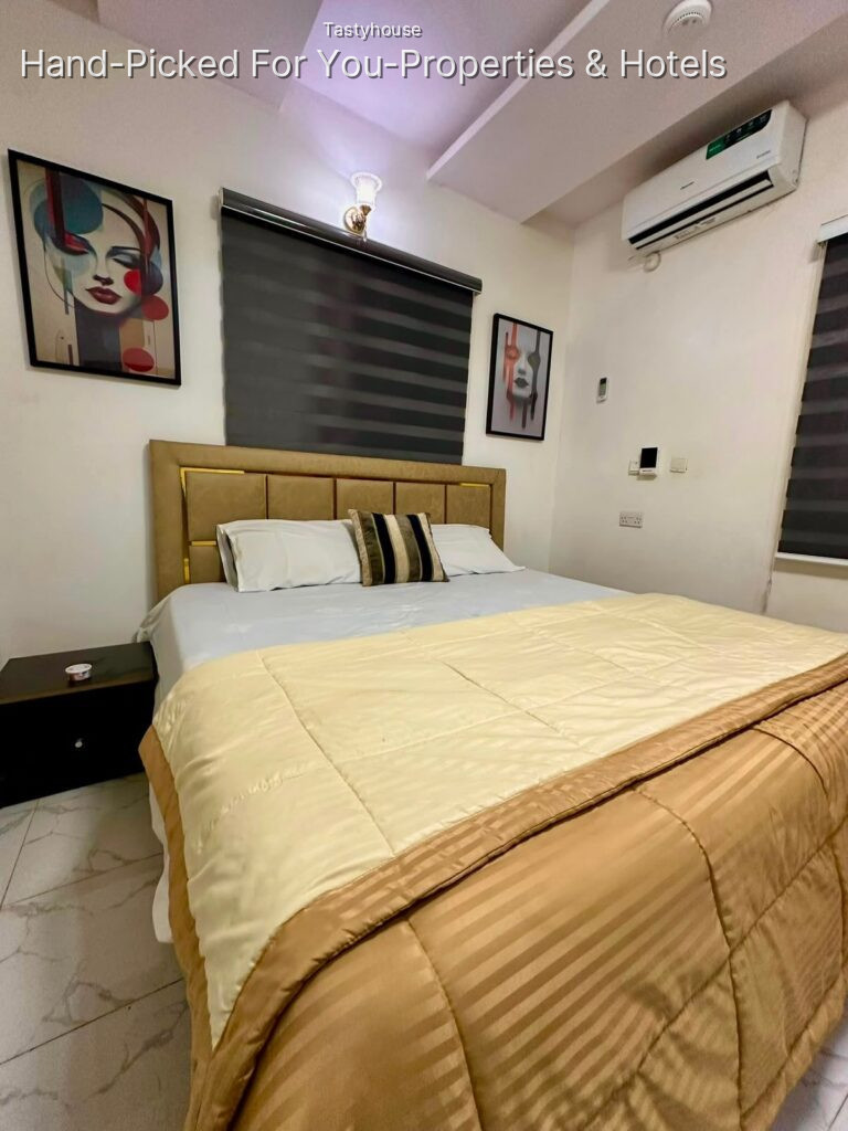 LUXURY 3-BEDROOM APARTMENT