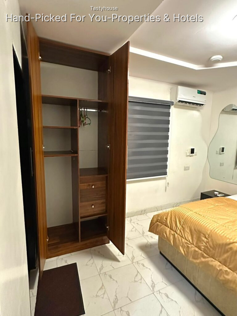 LUXURY 3-BEDROOM APARTMENT