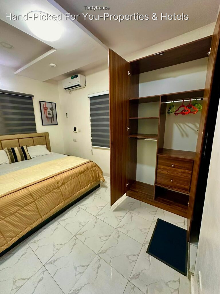LUXURY 3-BEDROOM APARTMENT