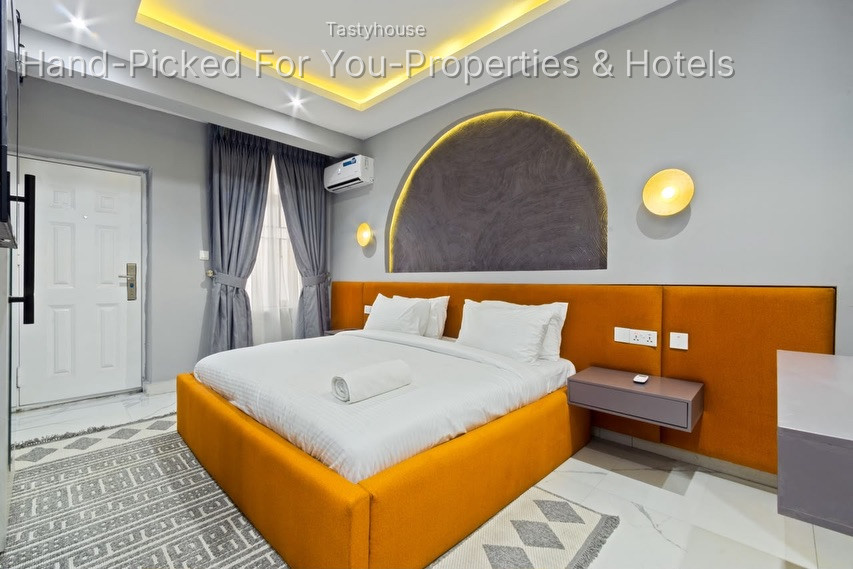 Serviced Apartment