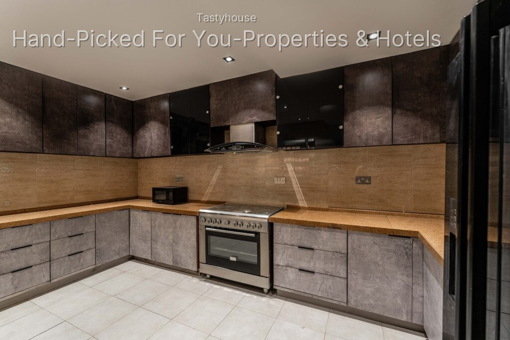 Serviced Apartment