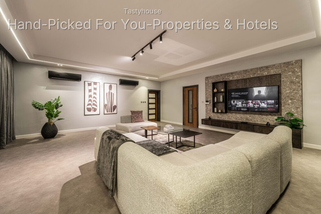 Serviced Apartment