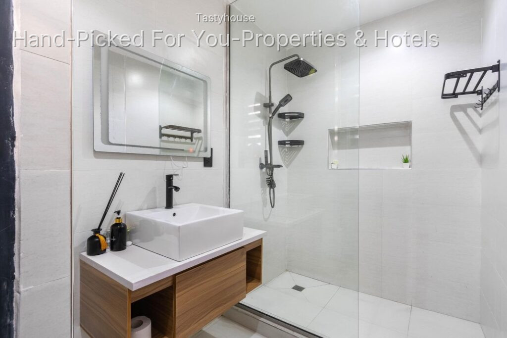 Luxury 3 Bedroom Apartment