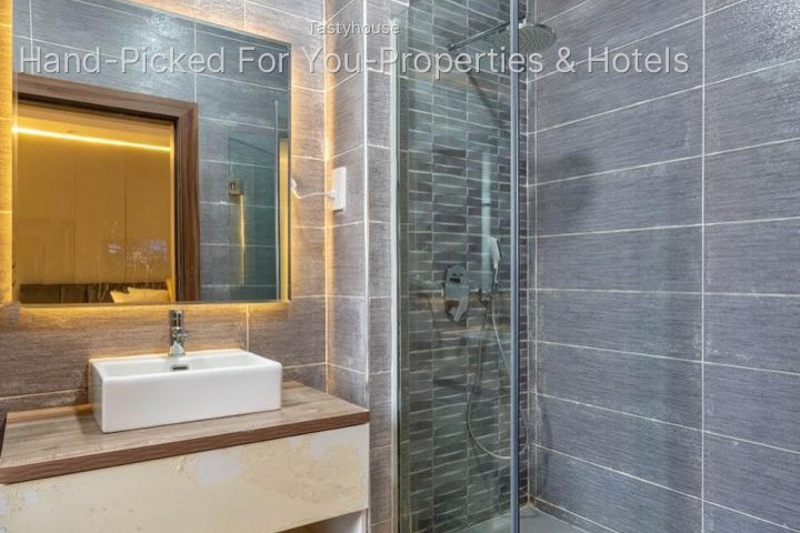 LUXURY & COZY 2-BEDROOM