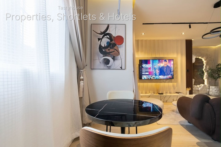 BEAUTIFUL 2 BEDROOM APARTMENT