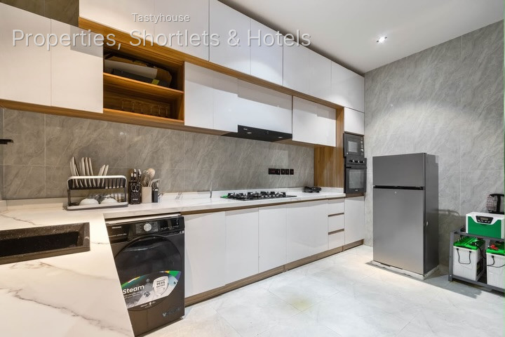 BEAUTIFUL 2 BEDROOM APARTMENT
