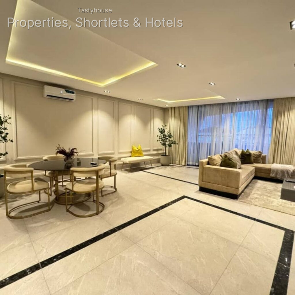 EN-SUITE 4-BEDROOMTERRACE DUPLEX