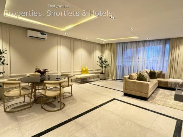 EN-SUITE 4-BEDROOMTERRACE DUPLEX