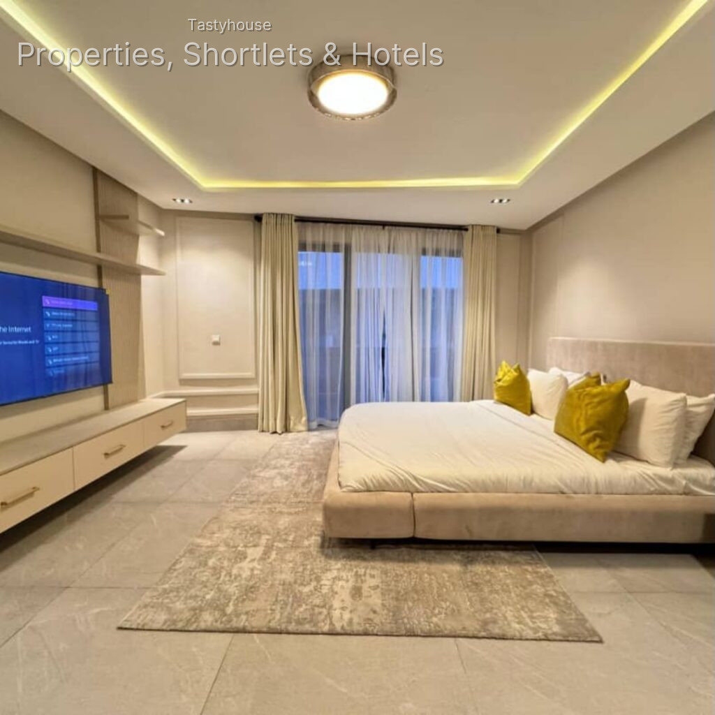 EN-SUITE 4-BEDROOMTERRACE DUPLEX