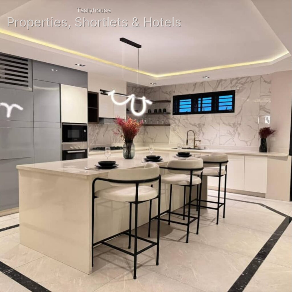 EN-SUITE 4-BEDROOMTERRACE DUPLEX