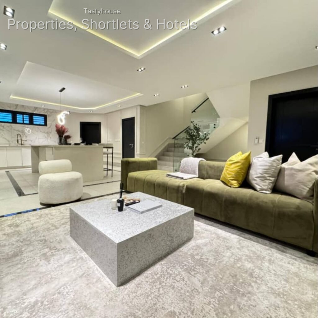 EN-SUITE 4-BEDROOMTERRACE DUPLEX