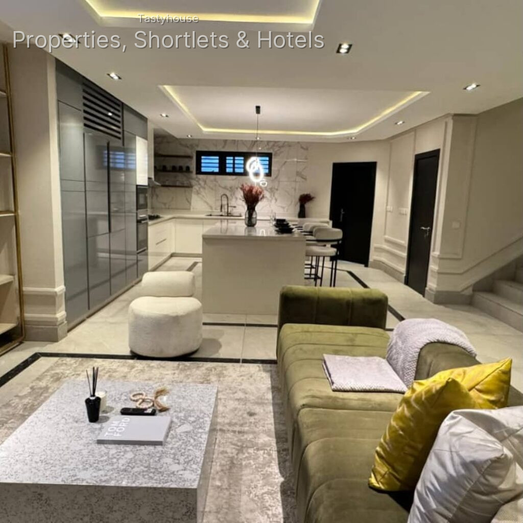EN-SUITE 4-BEDROOMTERRACE DUPLEX