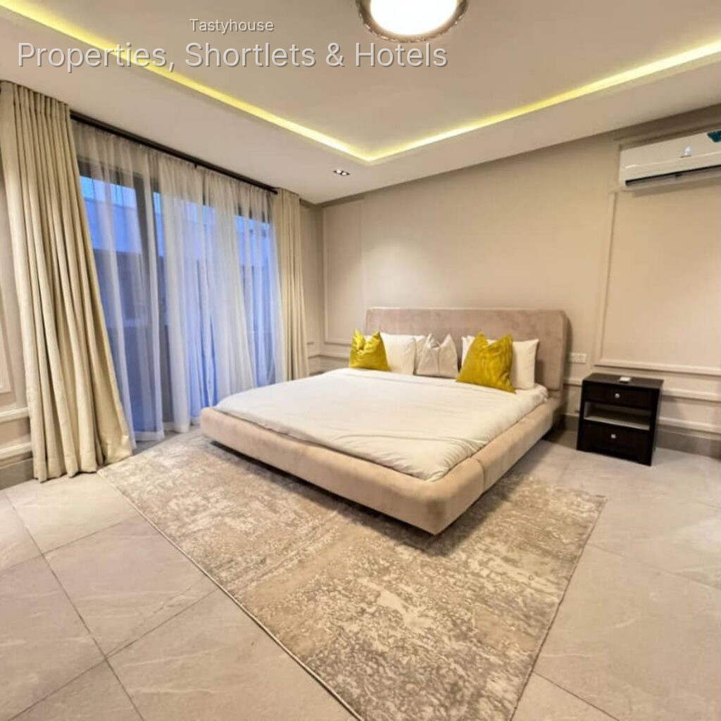 EN-SUITE 4-BEDROOMTERRACE DUPLEX