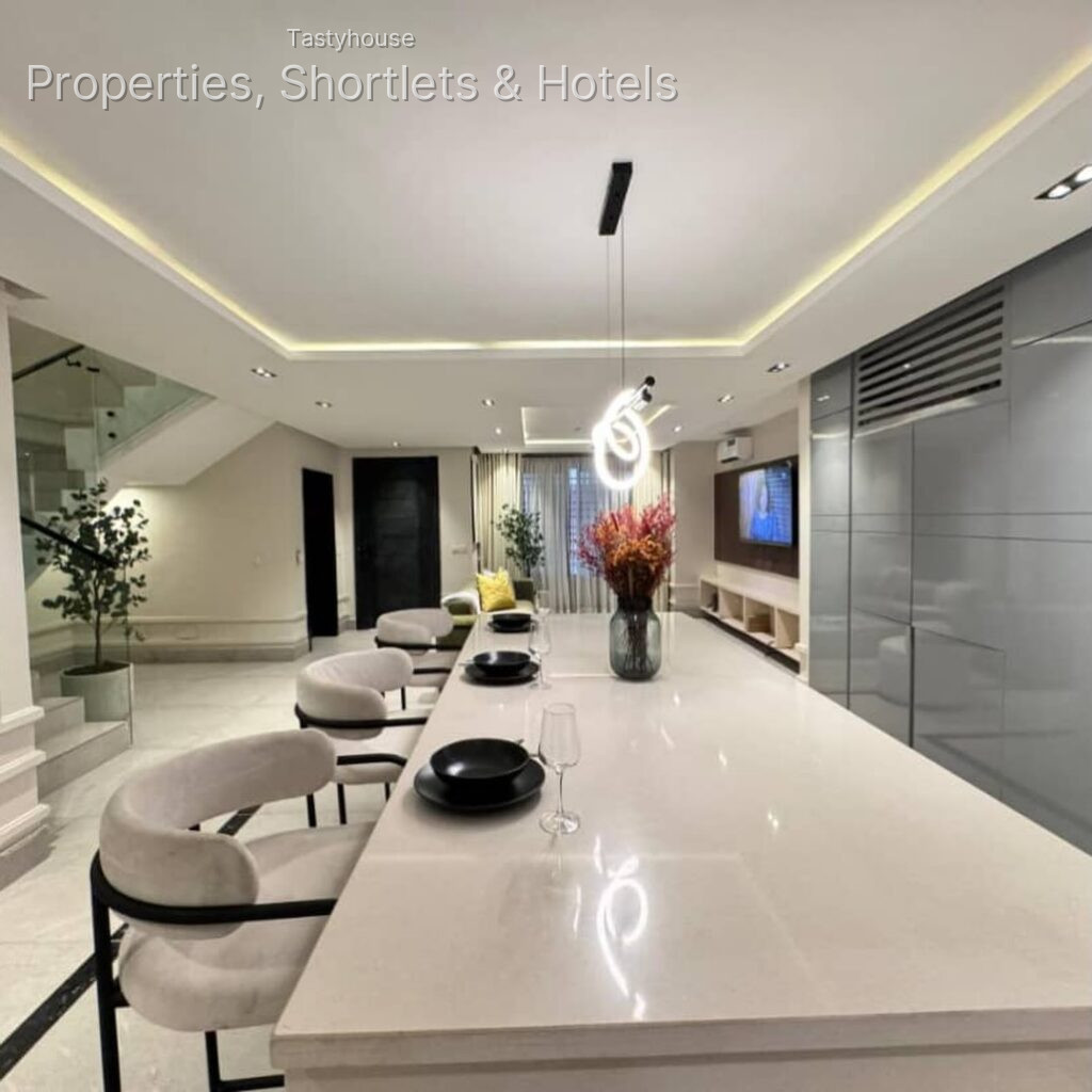 EN-SUITE 4-BEDROOMTERRACE DUPLEX