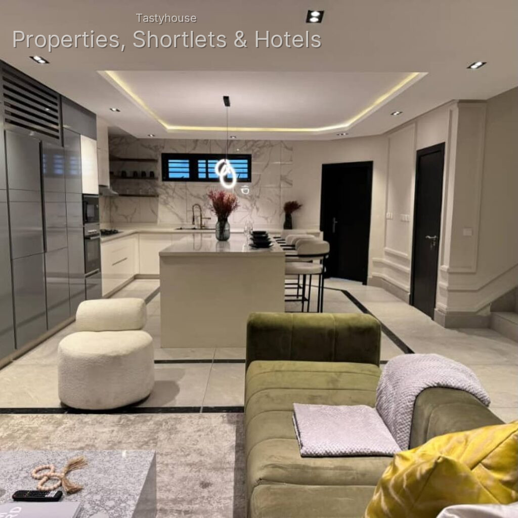 EN-SUITE 4-BEDROOMTERRACE DUPLEX