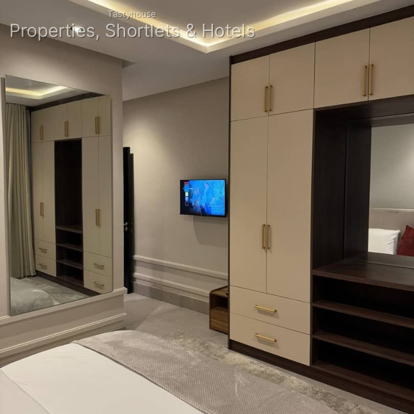 EN-SUITE 4-BEDROOMTERRACE DUPLEX