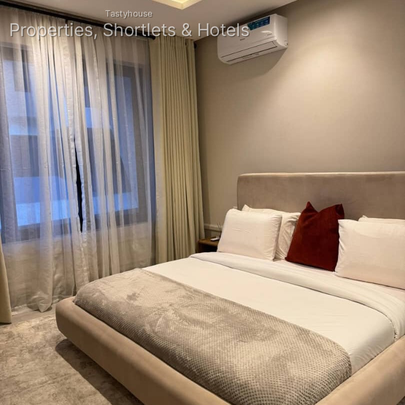 EN-SUITE 4-BEDROOMTERRACE DUPLEX