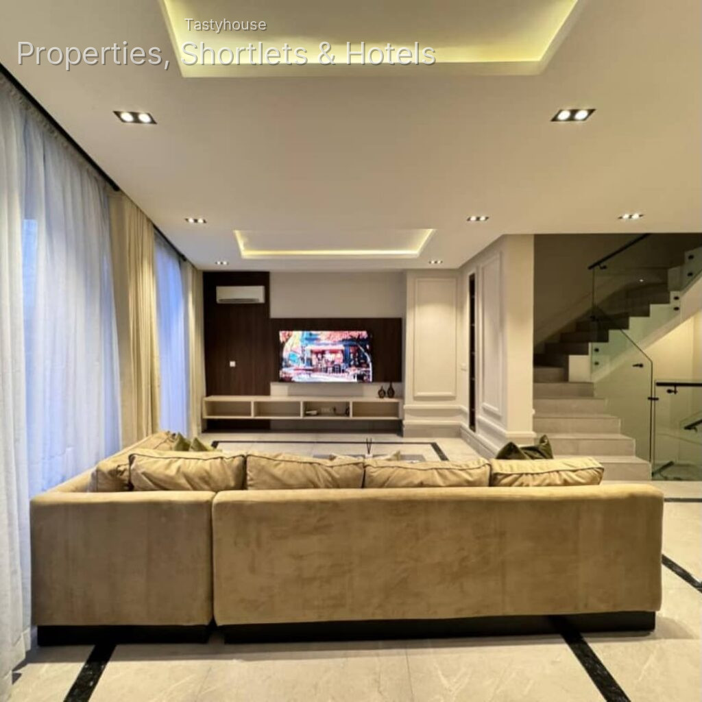 EN-SUITE 4-BEDROOMTERRACE DUPLEX