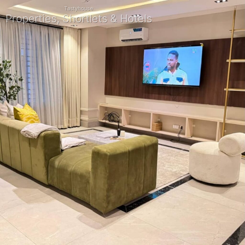 EN-SUITE 4-BEDROOMTERRACE DUPLEX