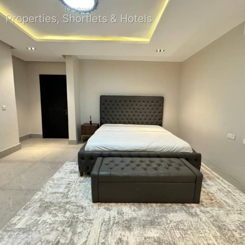 EN-SUITE 4-BEDROOMTERRACE DUPLEX