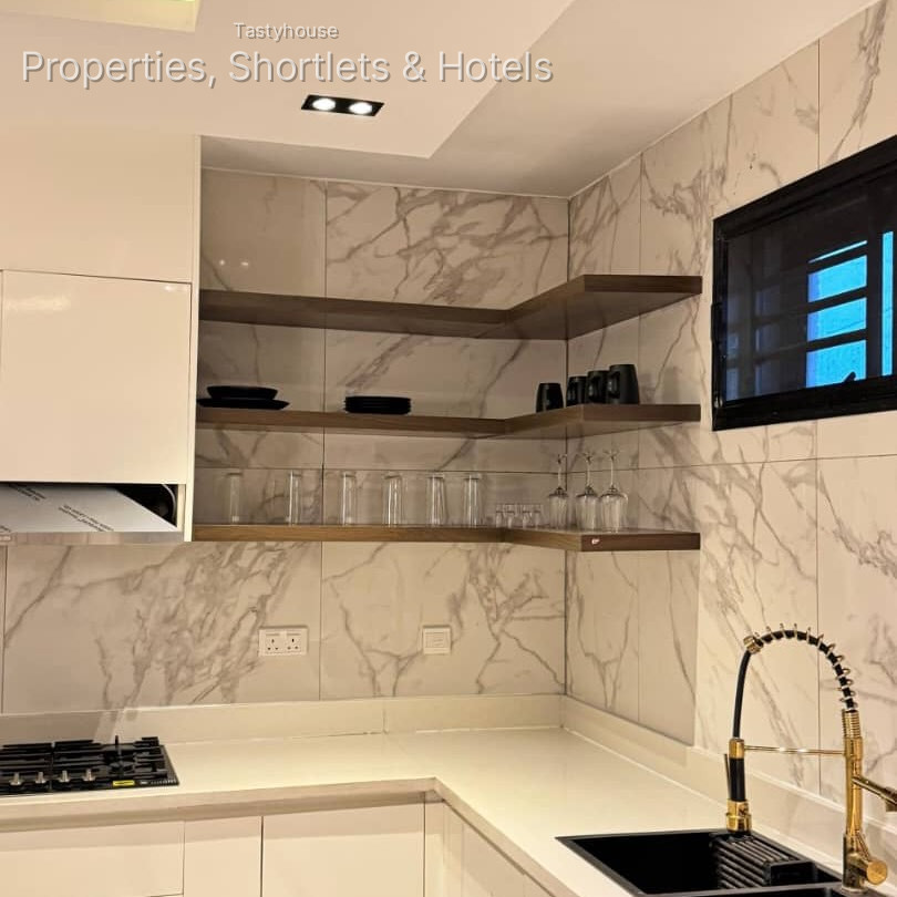 EN-SUITE 4-BEDROOMTERRACE DUPLEX