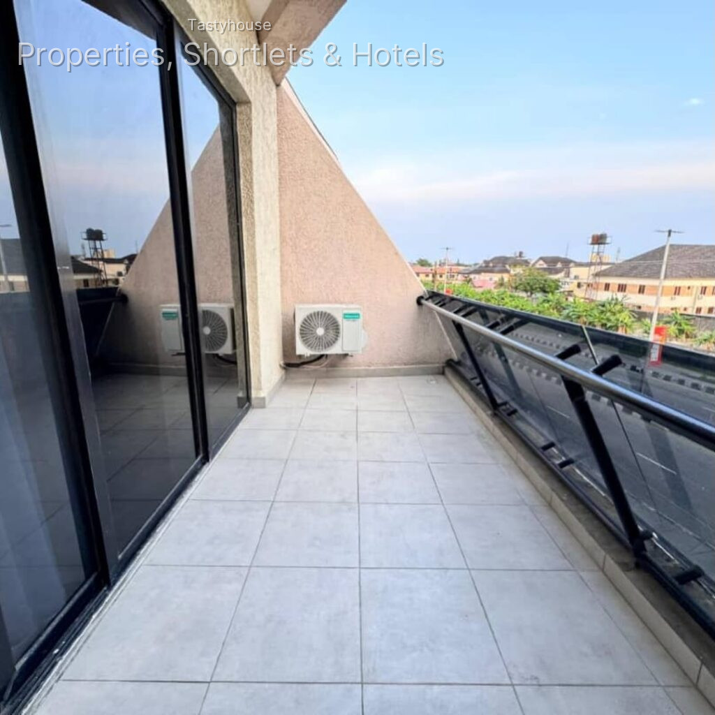 EN-SUITE 4-BEDROOMTERRACE DUPLEX