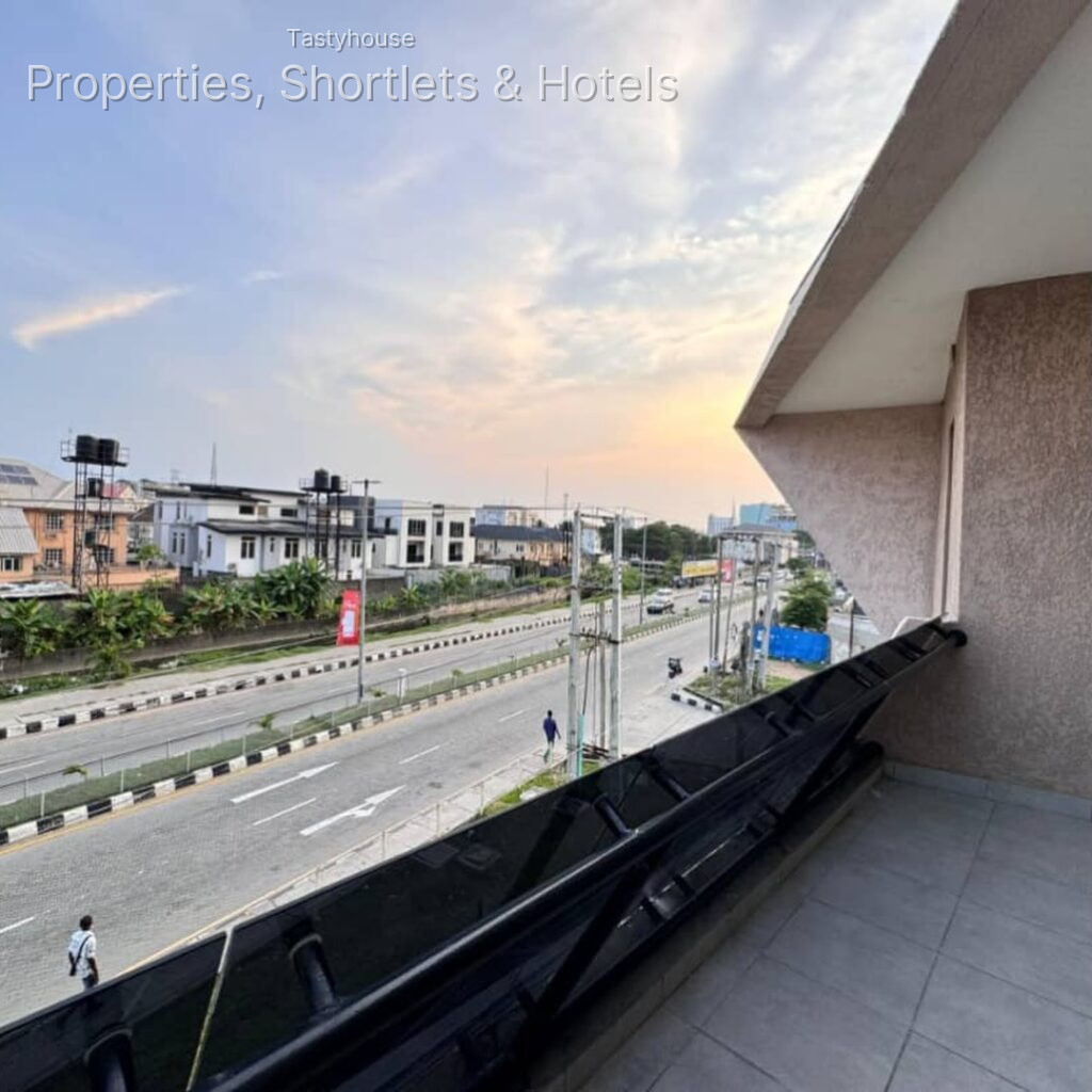 EN-SUITE 4-BEDROOMTERRACE DUPLEX