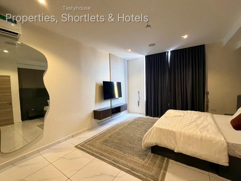 Luxury 2 bedroom Apartment withSwimming Pool, Gym, Elevator, Balcony & Lounge