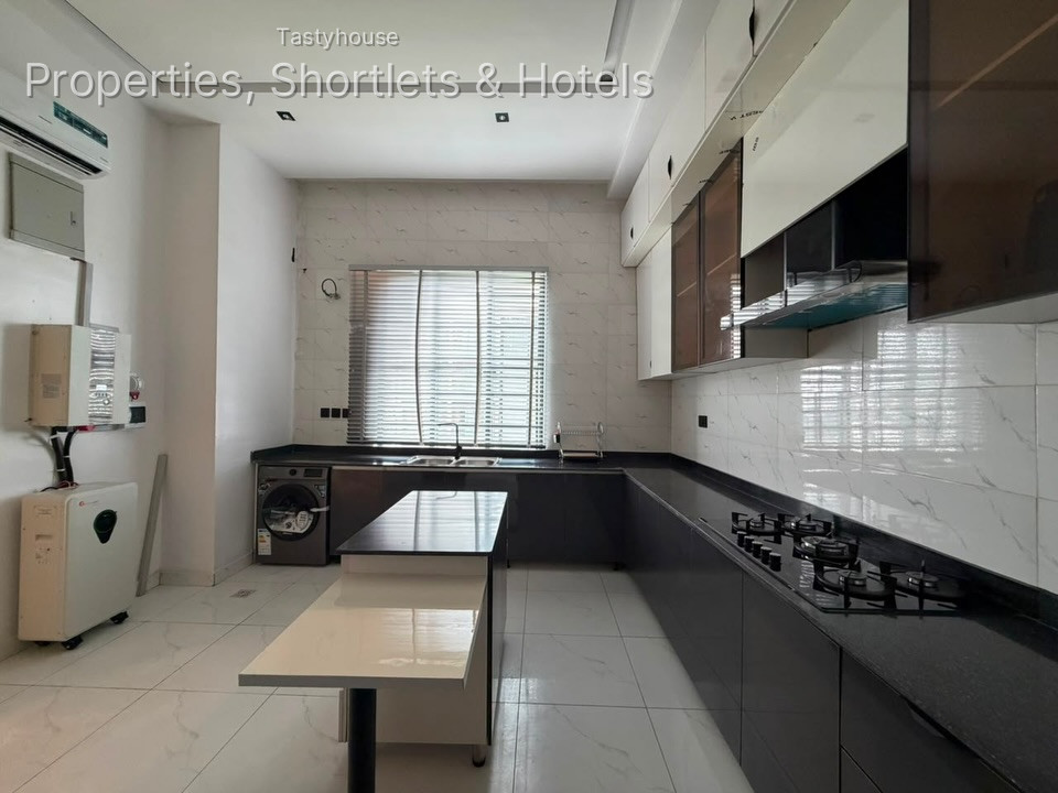 BRAND NEW LUXURY 2 BEDROOM
