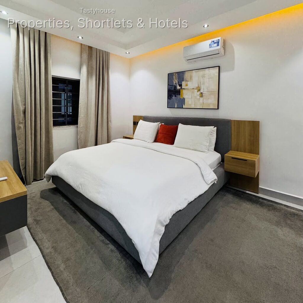 Serviced Apartment