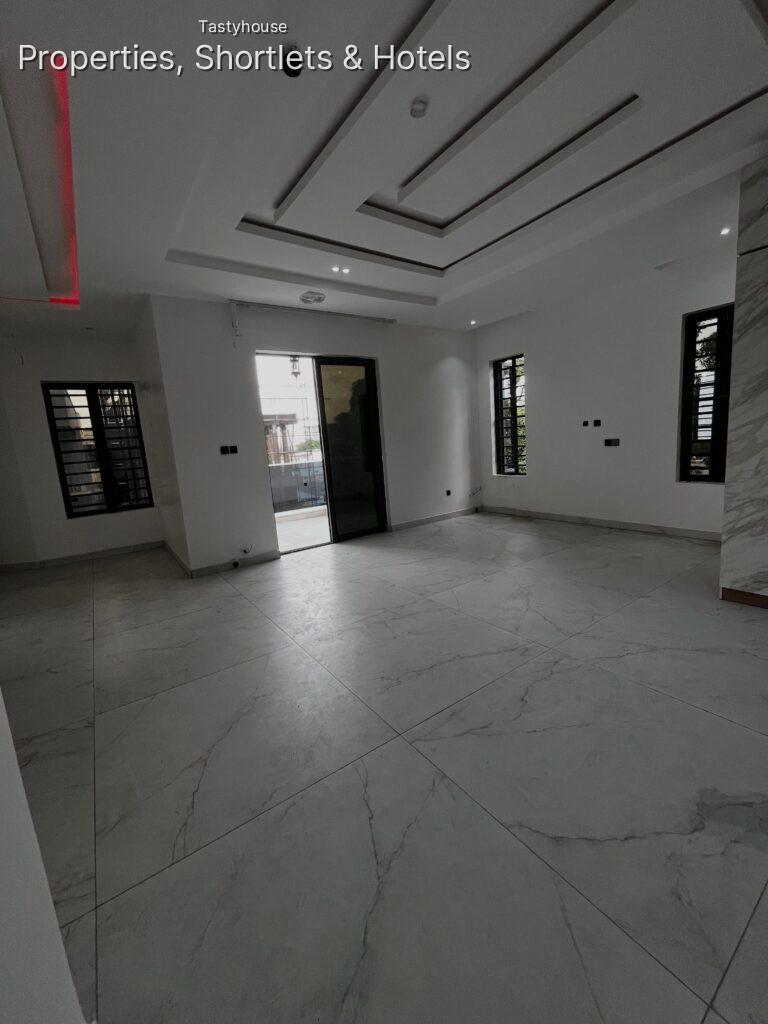 Luxury 5-BedroomFully Detached Duplex with Elevator