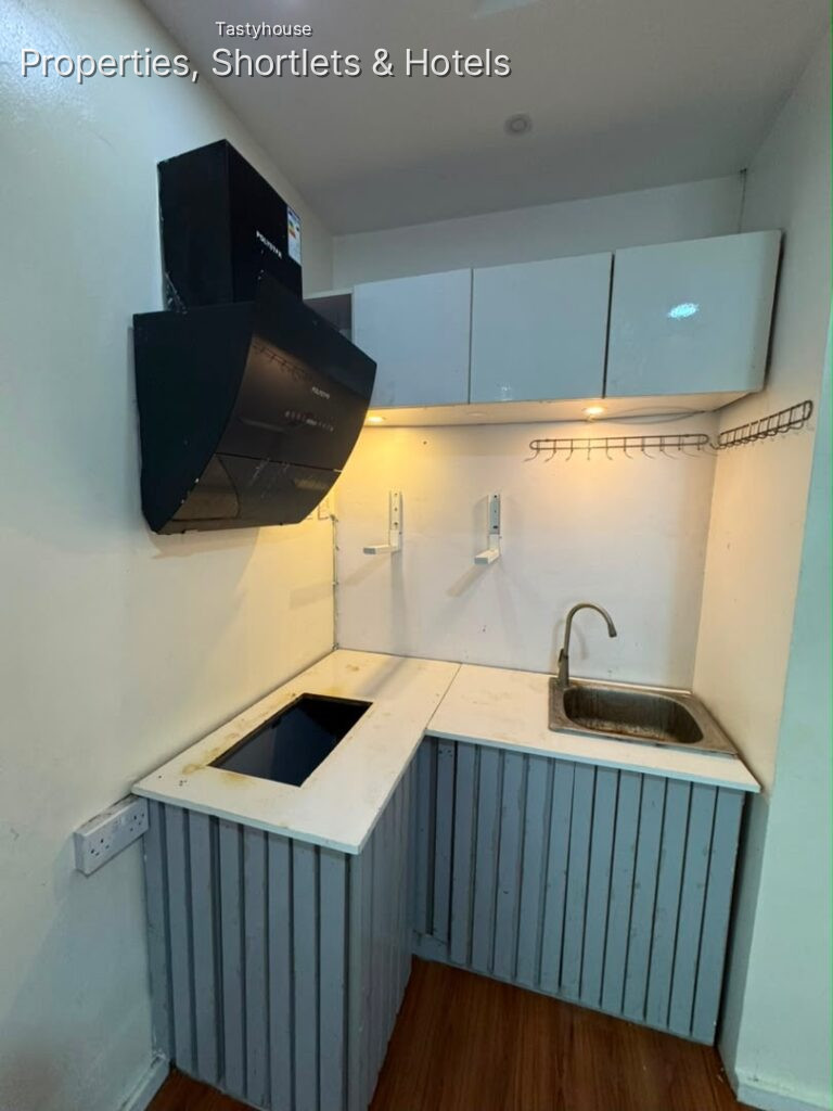 Lovely Self Contain Studio Apartment withan open plan kitchen f