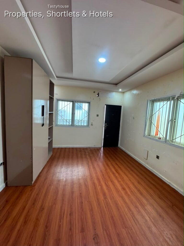 Lovely Self Contain Studio Apartment withan open plan kitchen f