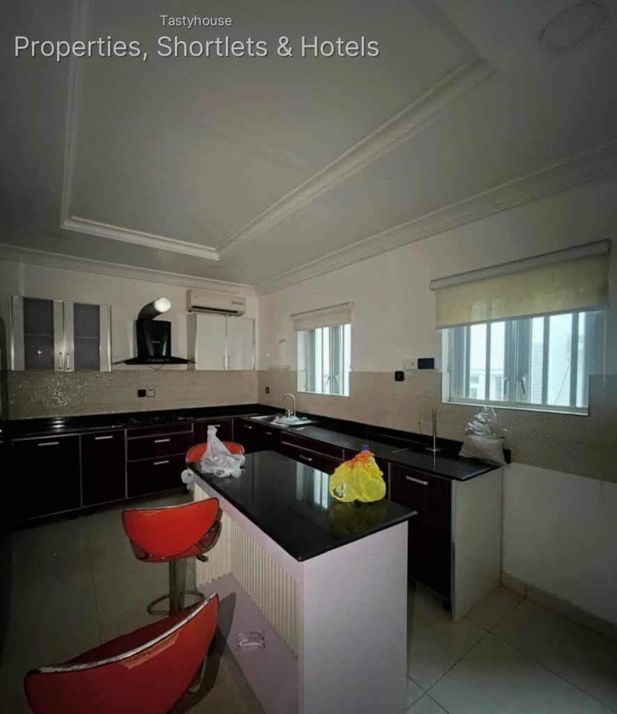 FURNISHED 3BEDROOM TERRACE DUPLEX