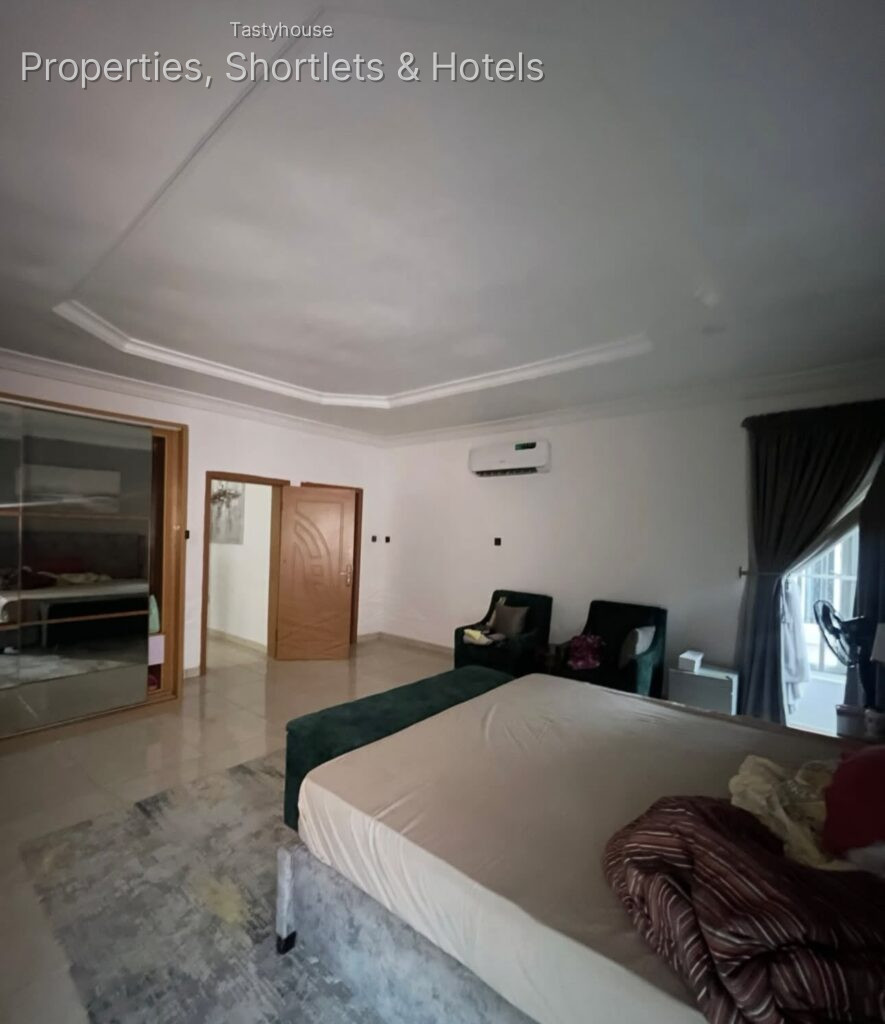 FURNISHED 3BEDROOM TERRACE DUPLEX