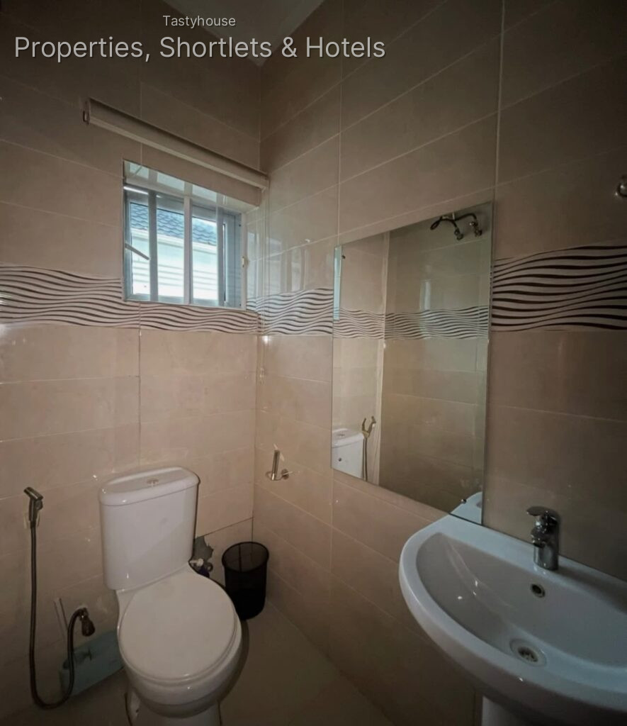 FURNISHED 3BEDROOM TERRACE DUPLEX