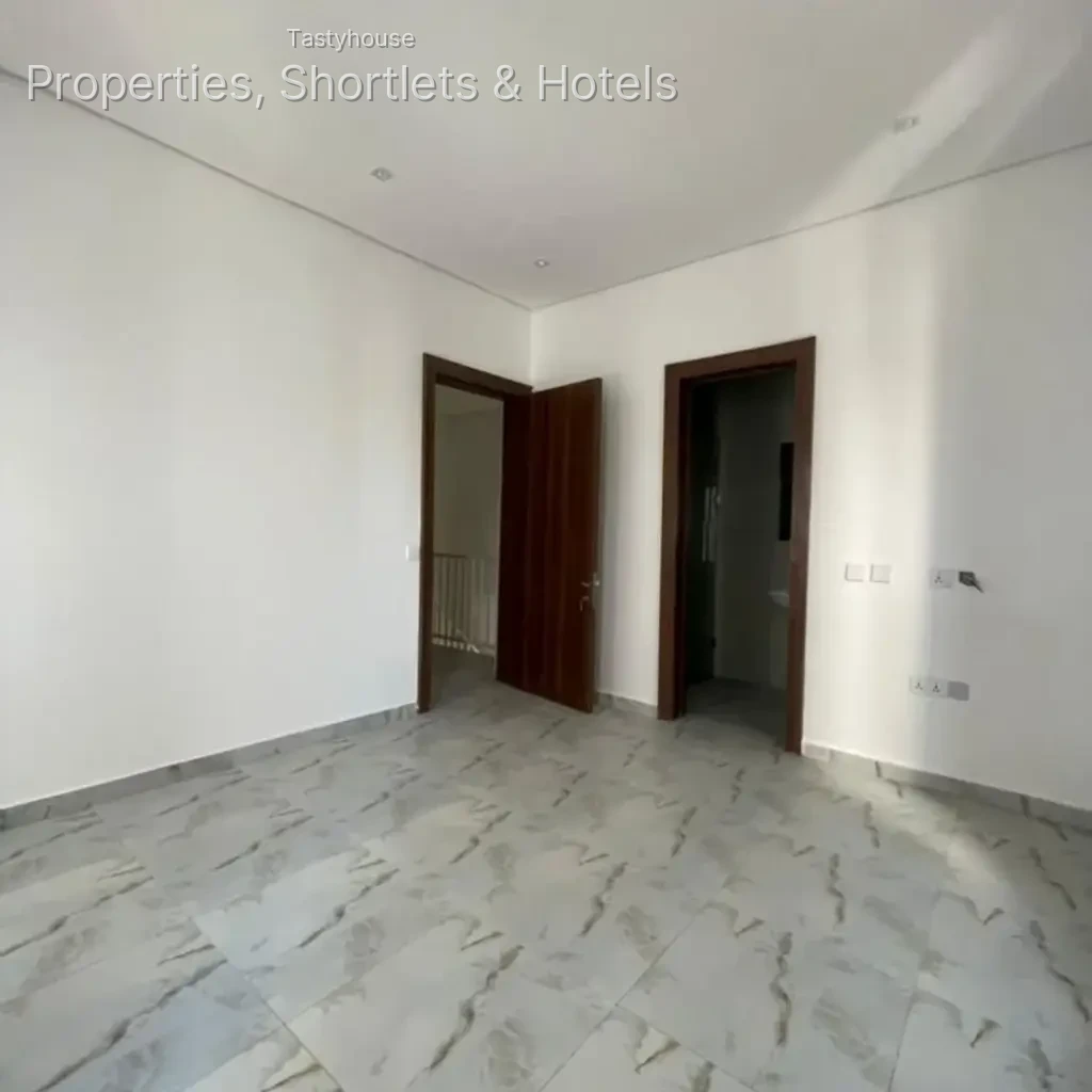 Luxury 3 Bedroom Duplex with BQ