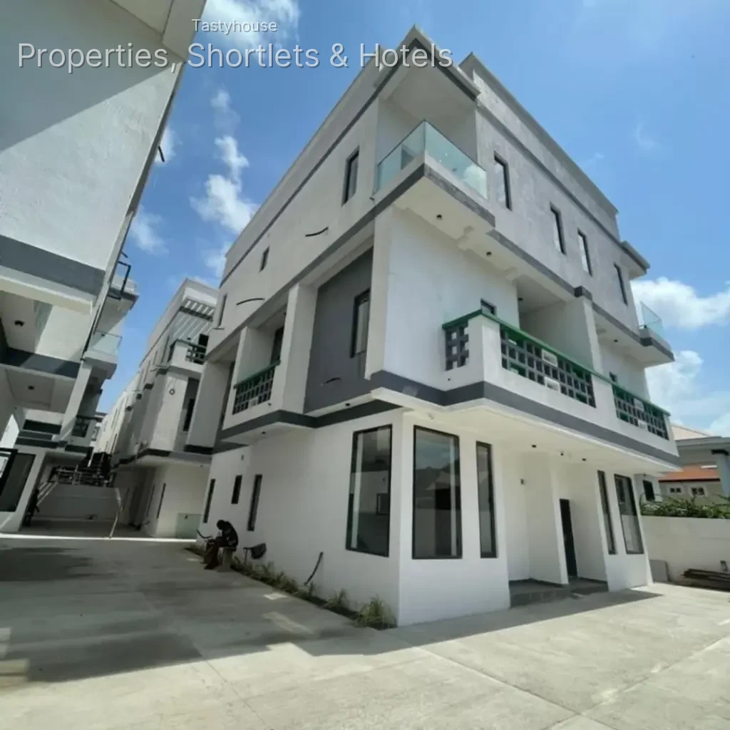 Luxury 3 Bedroom Duplex with BQ