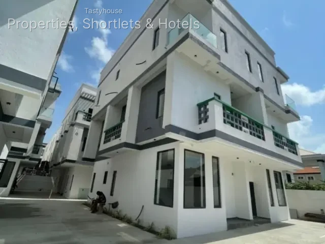 Luxury 3 Bedroom Duplex with BQ