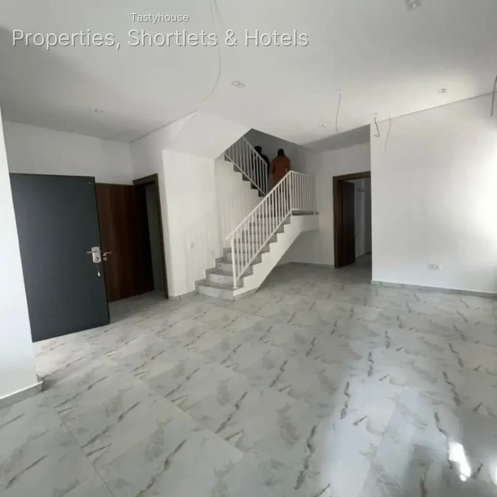 Luxury 3 Bedroom Duplex with BQ