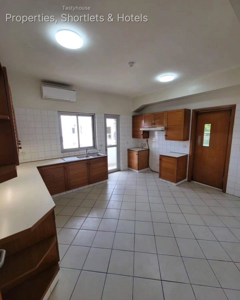 3 Bedroom flat with BQ