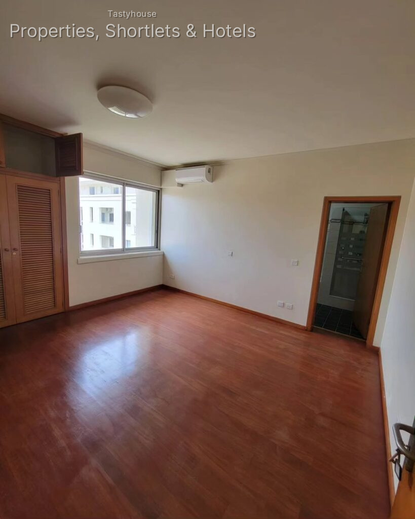 3 Bedroom flat with BQ
