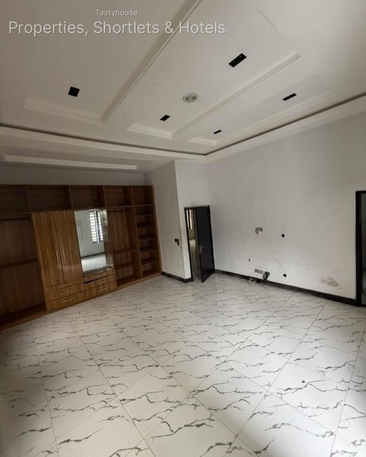 4 BEDROOM SEMI DETACHED DUPLEX WITH BQ