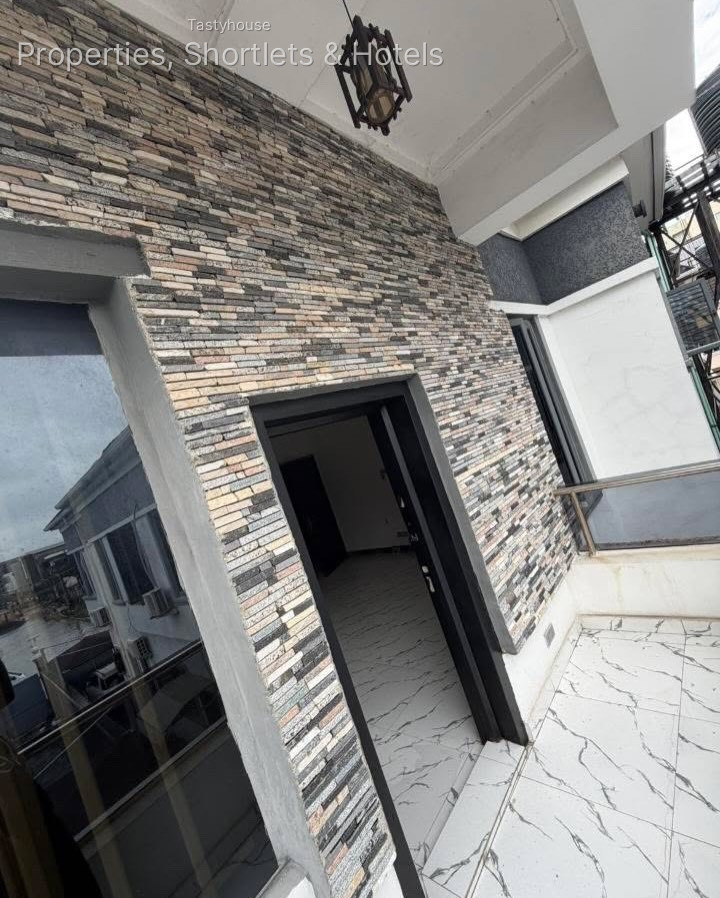 4 BEDROOM SEMI DETACHED DUPLEX WITH BQ