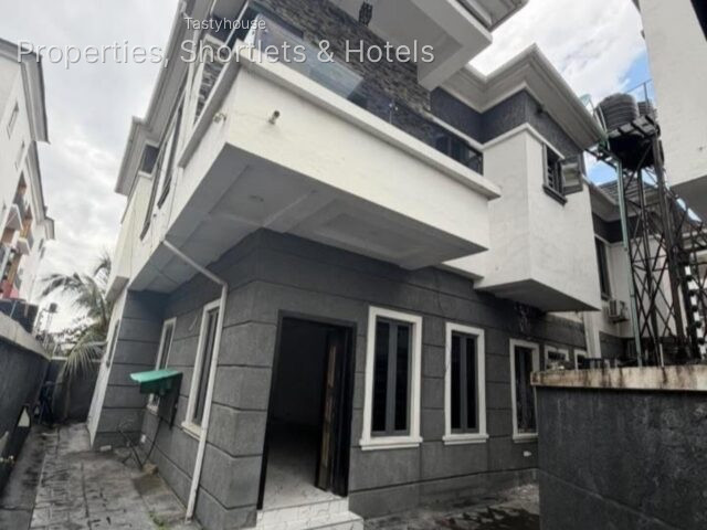 4 BEDROOM SEMI DETACHED DUPLEX WITH BQ