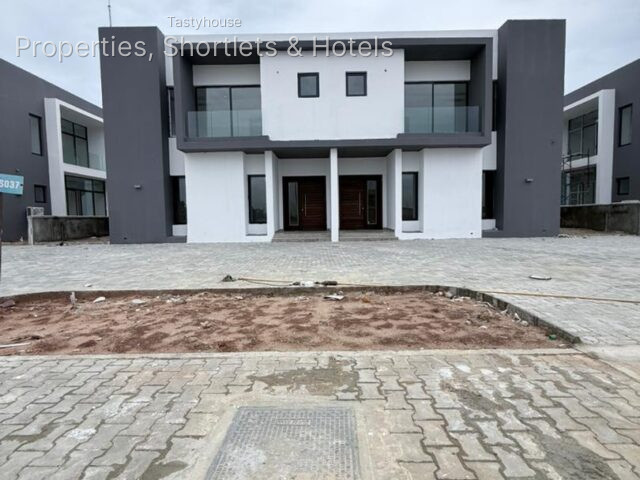 A newly completed four bedrooms wing duplex.