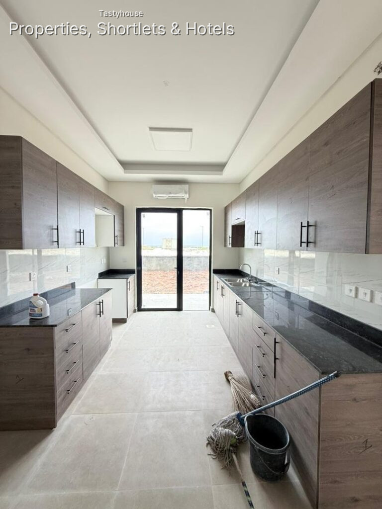 A newly completed four bedrooms wing duplex.